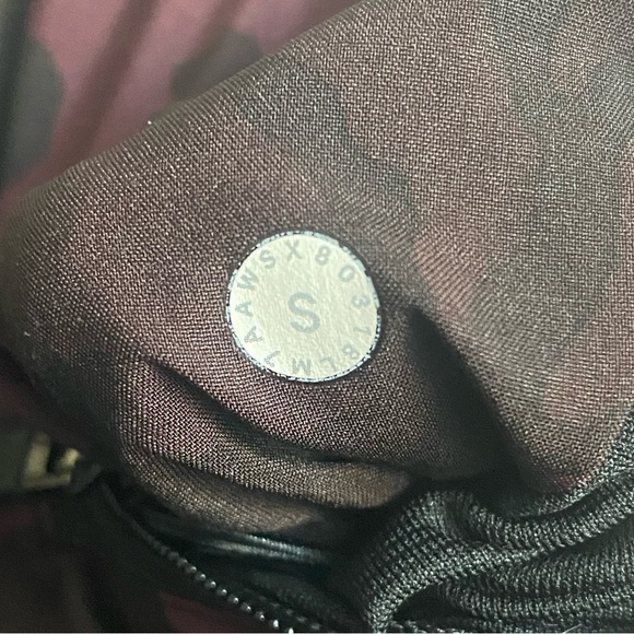 Lululemon THE Short 9.5” Men’s Shorts in Incognito Camo Red - Size Small - Picture 7 of 9